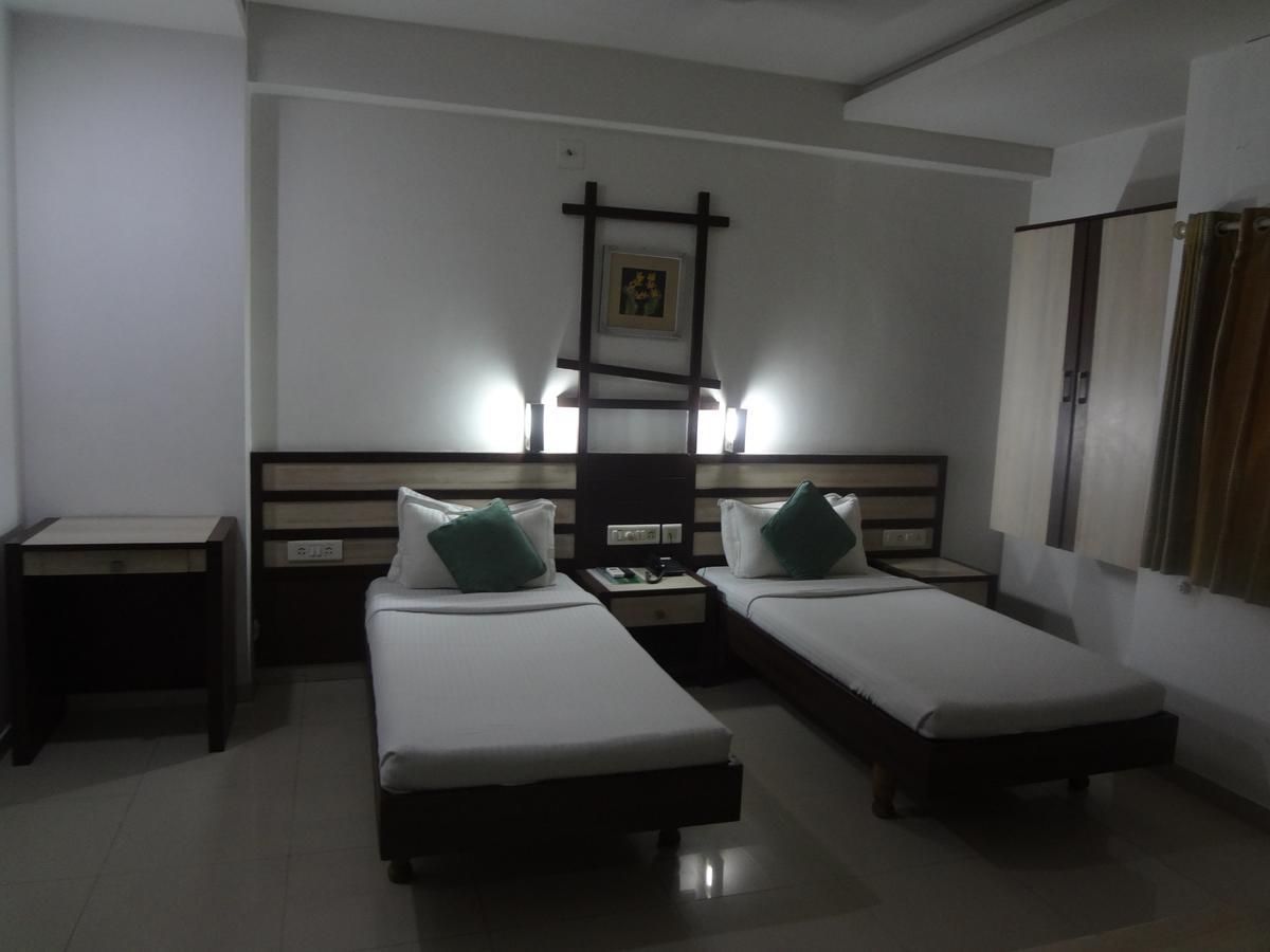 Hotel Airport Residency Ahmedabad Esterno foto
