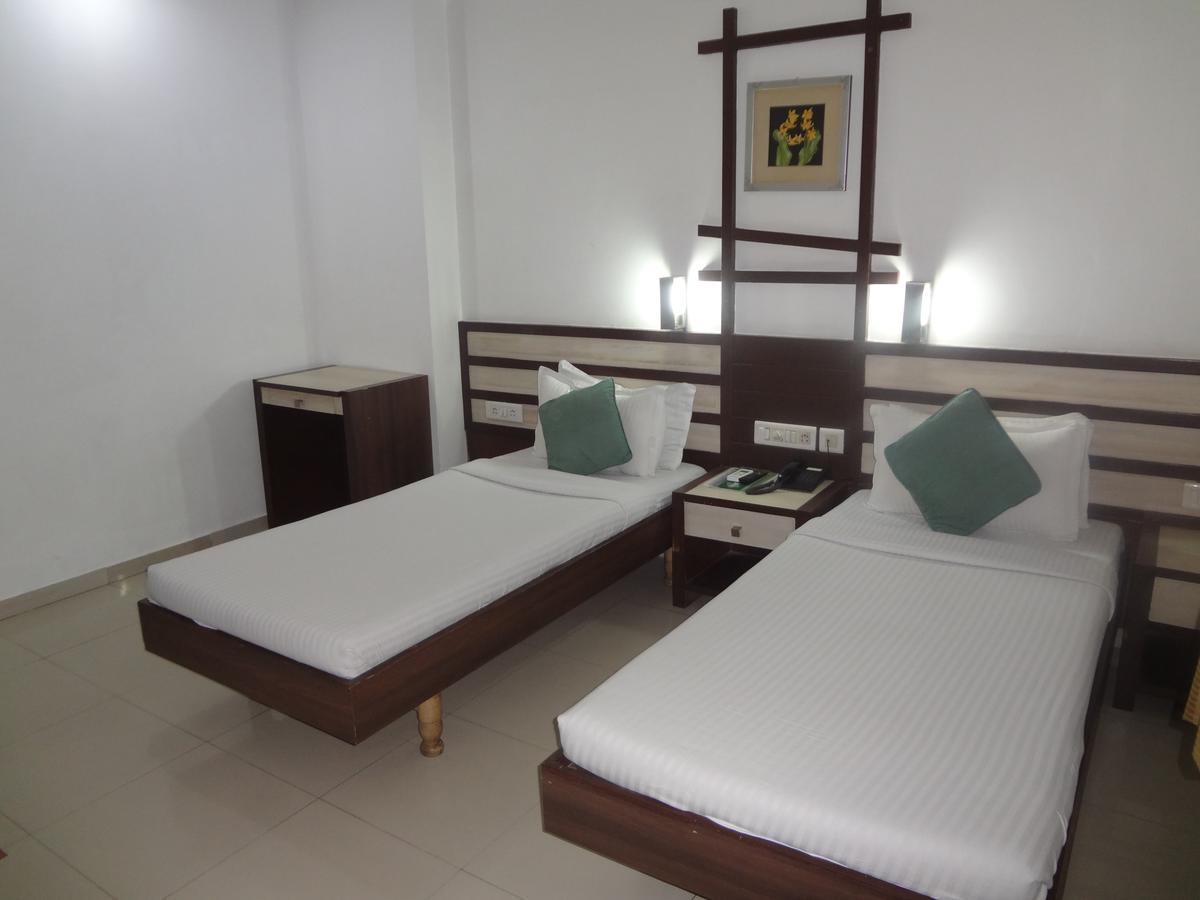 Hotel Airport Residency Ahmedabad Esterno foto