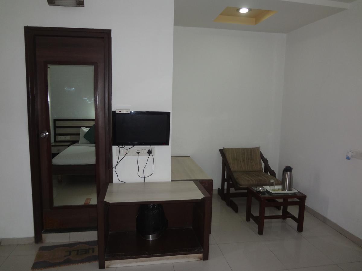 Hotel Airport Residency Ahmedabad Esterno foto