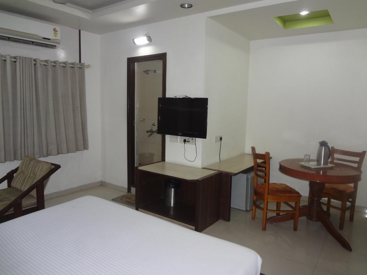 Hotel Airport Residency Ahmedabad Esterno foto