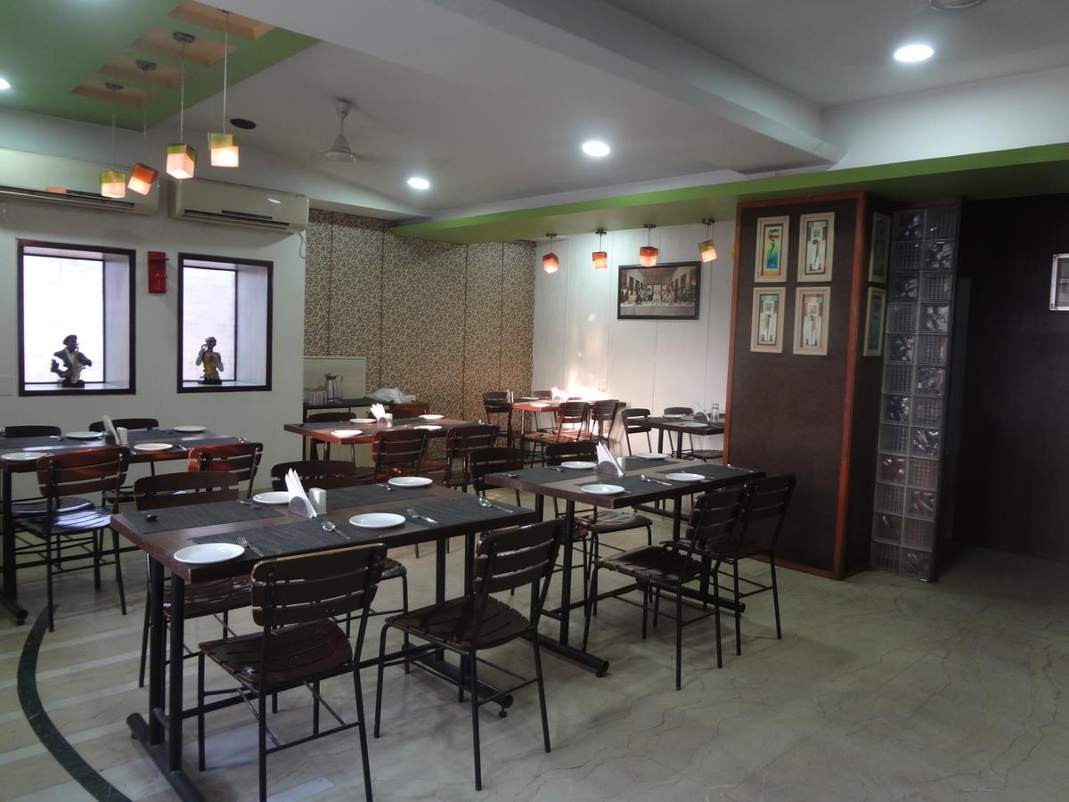 Hotel Airport Residency Ahmedabad Esterno foto