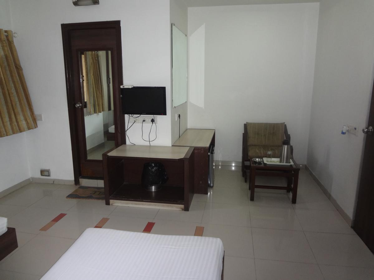 Hotel Airport Residency Ahmedabad Esterno foto