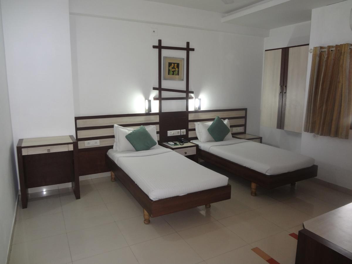 Hotel Airport Residency Ahmedabad Esterno foto