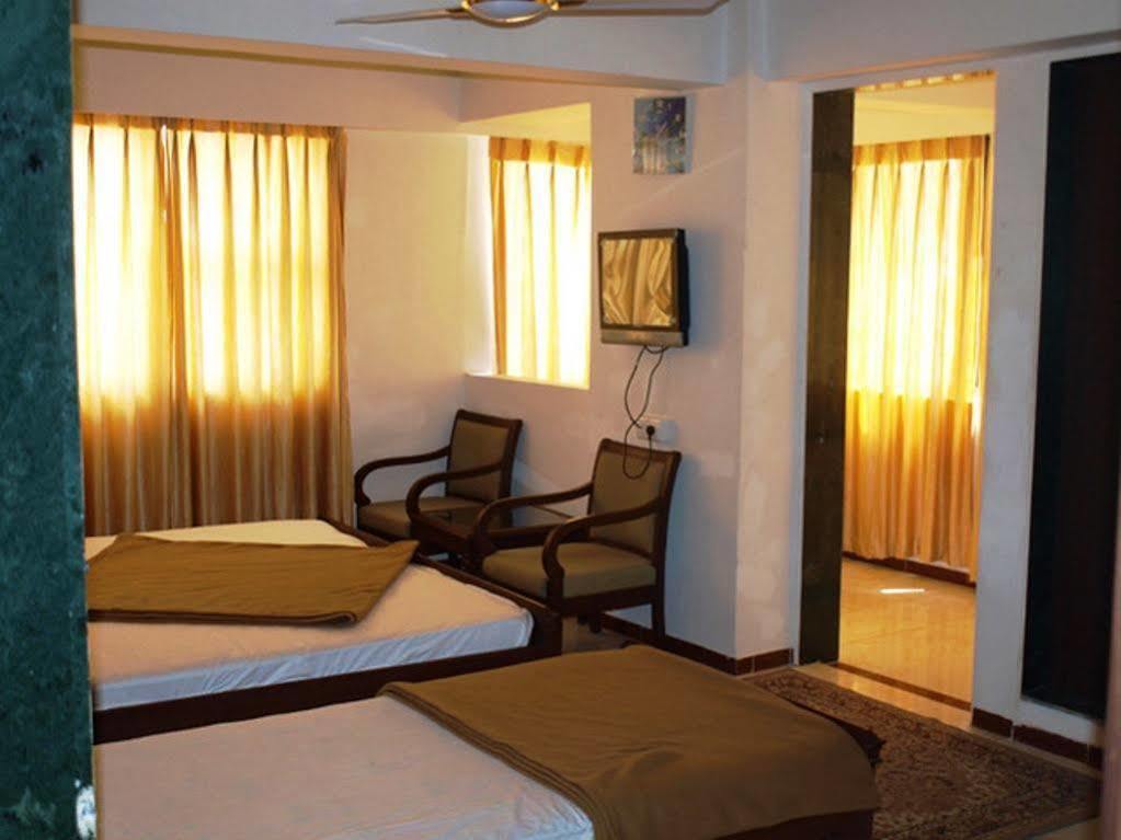 Hotel Airport Residency Ahmedabad Esterno foto