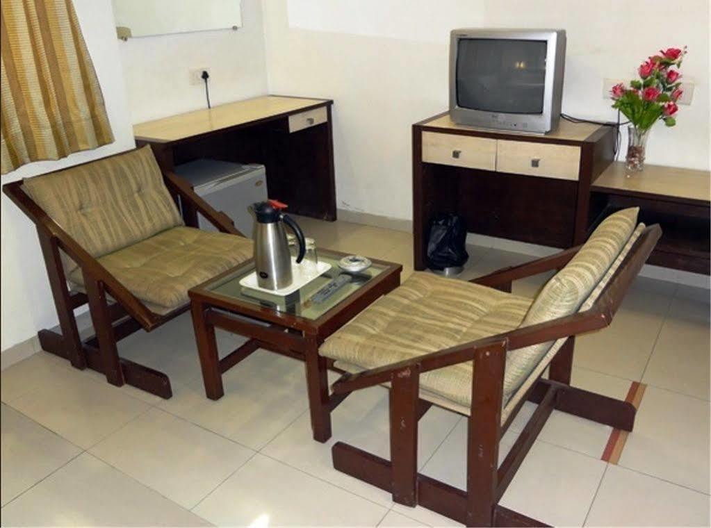 Hotel Airport Residency Ahmedabad Esterno foto