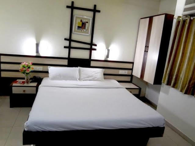 Hotel Airport Residency Ahmedabad Esterno foto