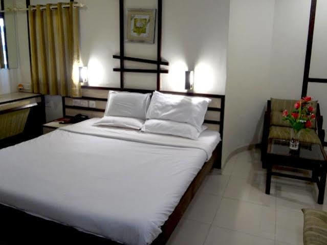 Hotel Airport Residency Ahmedabad Esterno foto