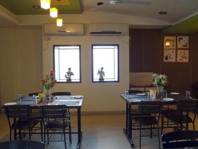Hotel Airport Residency Ahmedabad Esterno foto